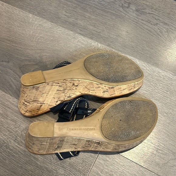 Tommy Hilfiger Cork Wedge Heeled Thong Sandals Navy Blue Tan Women’s 8.5 - Picture 14 of 16